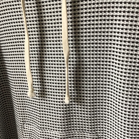 MELLODAY: Black and white hooded pull over top size L - Picture 4 of 7